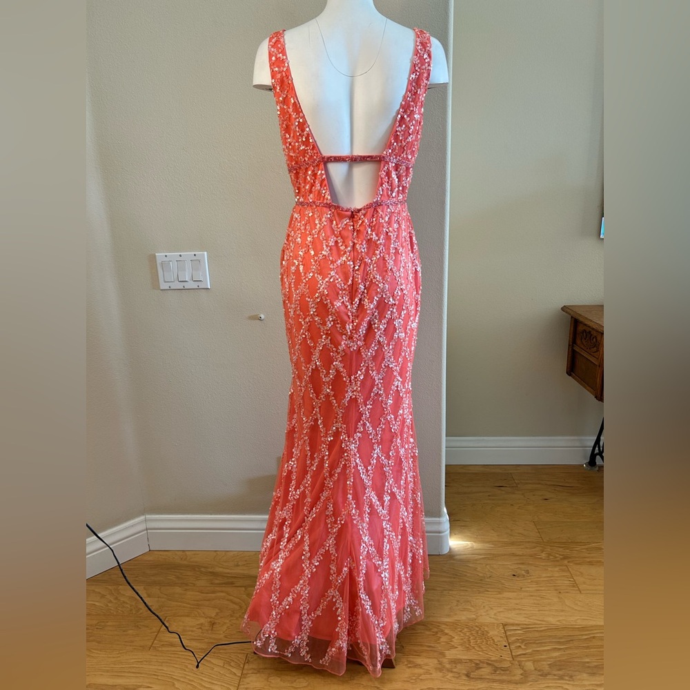 Mac Duggal NWT Sleeveless Plunge Neckline Sequined Maxi Gown 12 Coral Pink - Picture 7 of 8